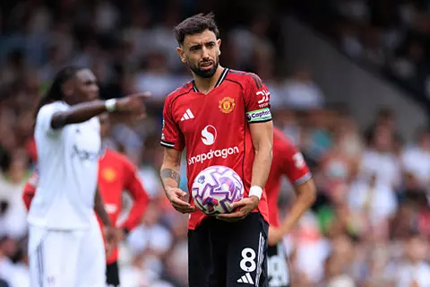 برونو أبرز الضحايا.. مانشستر يونايتد يطيح بـ3 لاعبين ويستهدف صفقتين سوبر